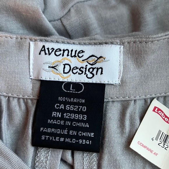 NWT Avenue Designs light grey cowl neck sleeveless ruched top - Picture 4 of 4